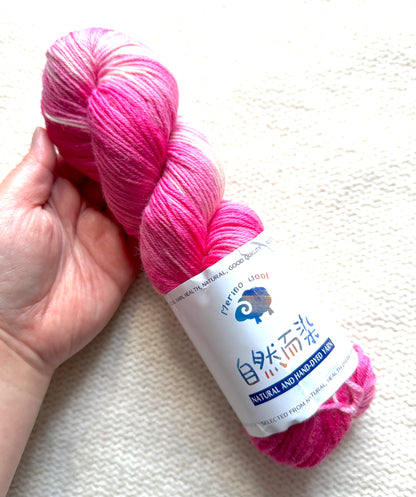 1 Skein x 100g Cashmere Wool Blend Gradient yarn : 15 Raspberry & Cream