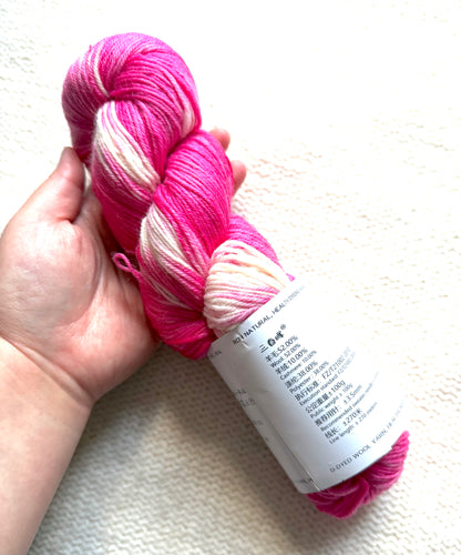 1 Skein x 100g Cashmere Wool Blend Gradient yarn : 15 Raspberry & Cream