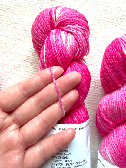 1 Skein x 100g Cashmere Wool Blend Gradient yarn : 15 Raspberry & Cream