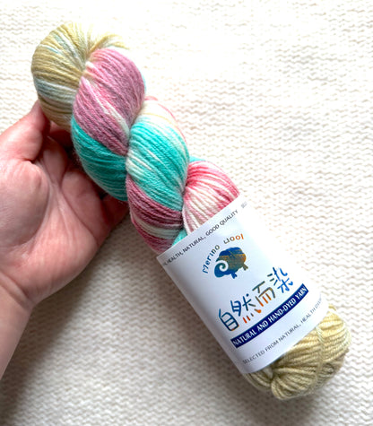 1 Skein x 100g Cashmere Wool Blend Gradient yarn : 20 Wild Hibiscus Lagoon
