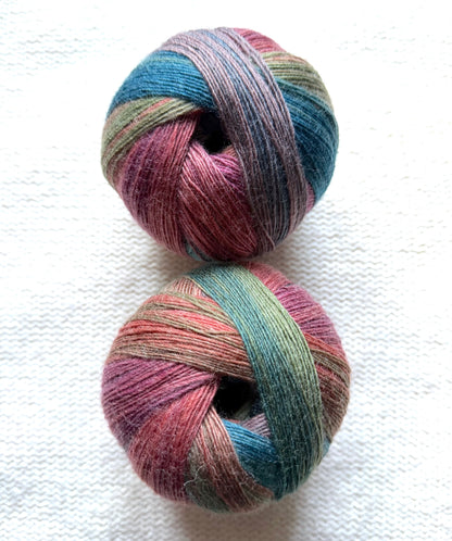 2 balls x 100g Gradient Wool Blend yarn : 70% Wool + Polyester : 05 Scottish Glen