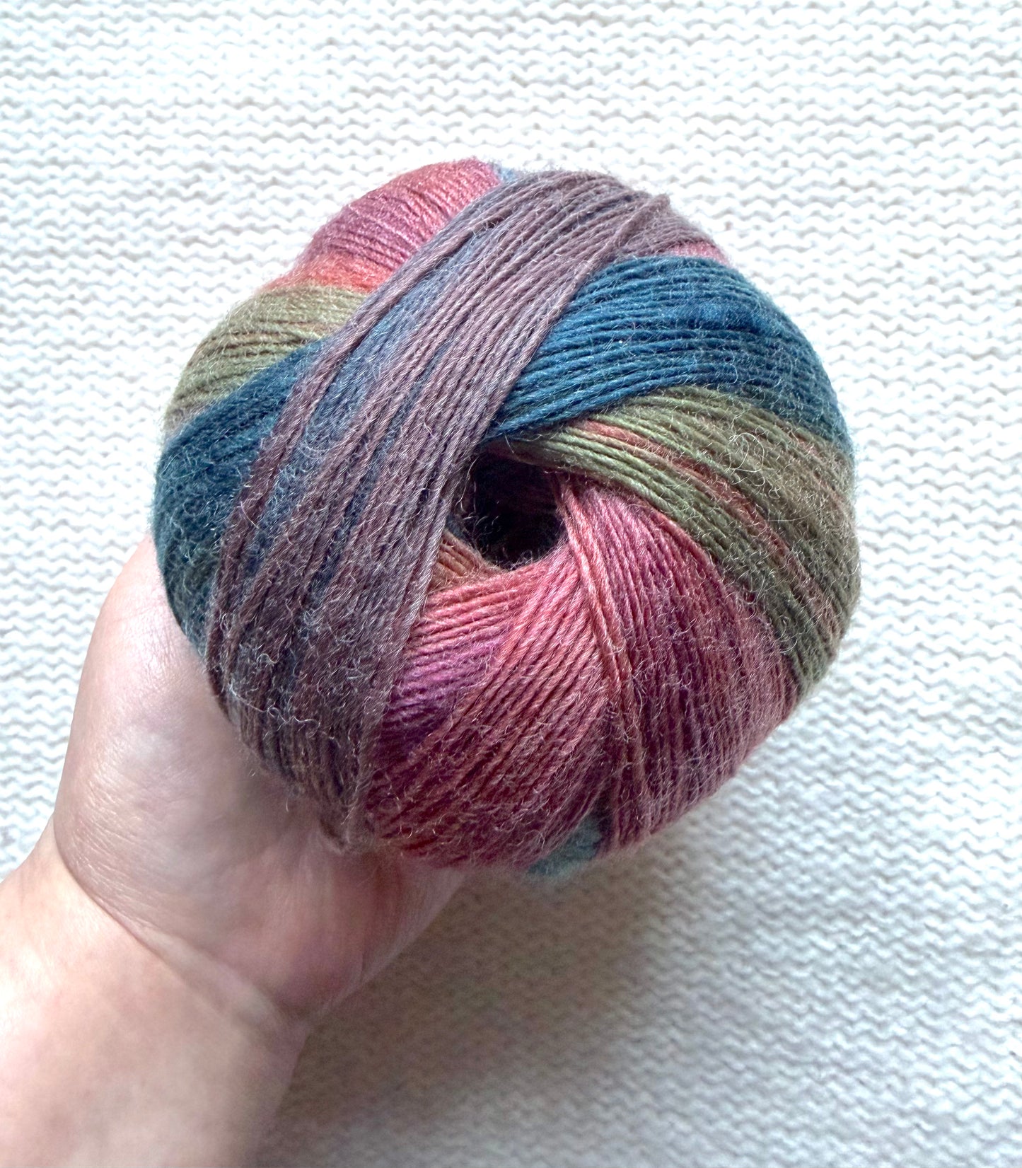 2 balls x 100g Gradient Wool Blend yarn : 70% Wool + Polyester : 05 Scottish Glen