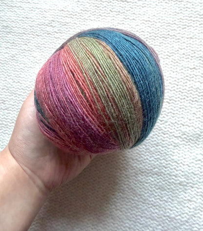 2 balls x 100g Gradient Wool Blend yarn : 70% Wool + Polyester : 05 Scottish Glen