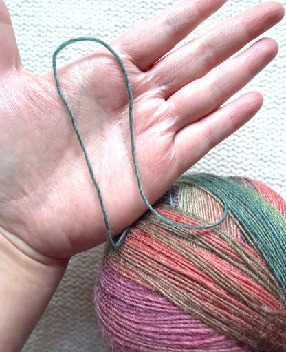 2 balls x 100g Gradient Wool Blend yarn : 70% Wool + Polyester : 05 Scottish Glen