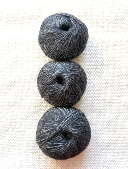 3 balls x 50g 90% Cashmere yarn : Cashmere + Bamboo fiber : 05 Dark Grey