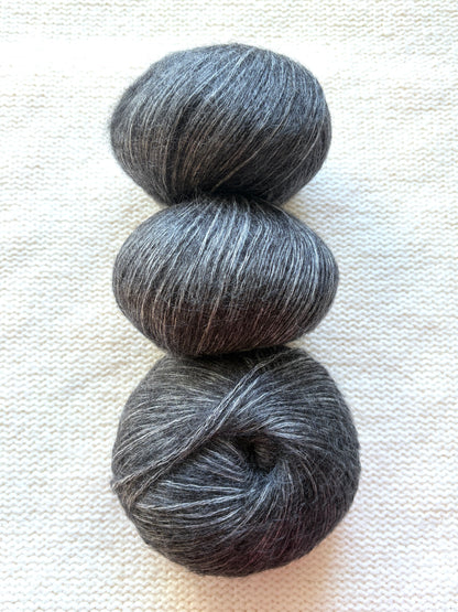 3 balls x 50g 90% Cashmere yarn : Cashmere + Bamboo fiber : 05 Dark Grey