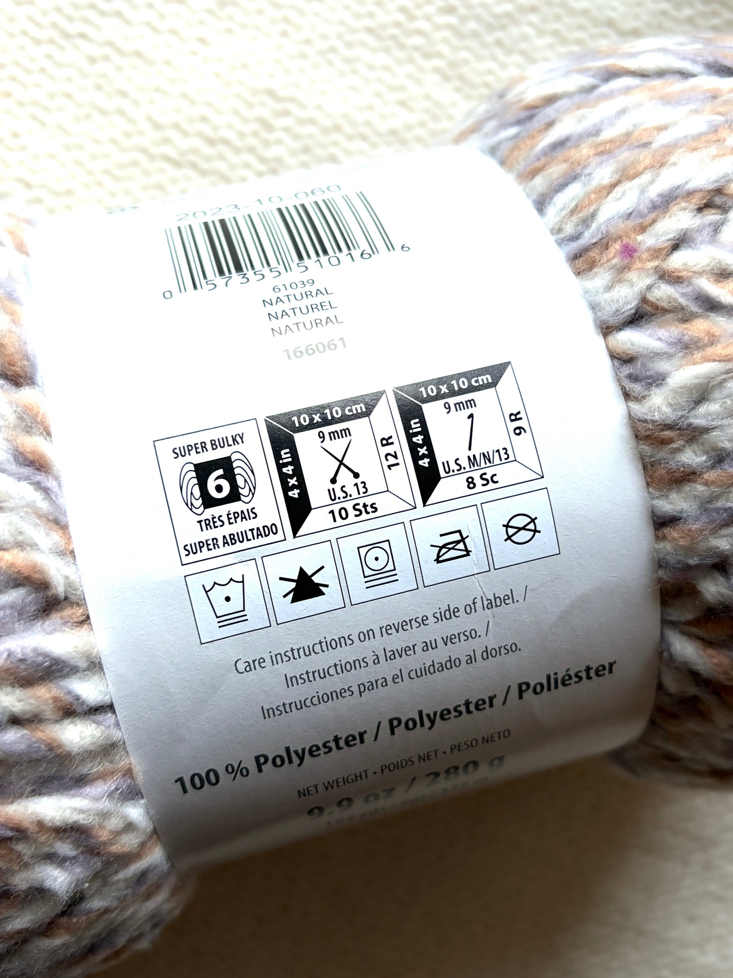 2 Balls x 280g Bernat Forever Fleece Super Chunky Yarn : Natural