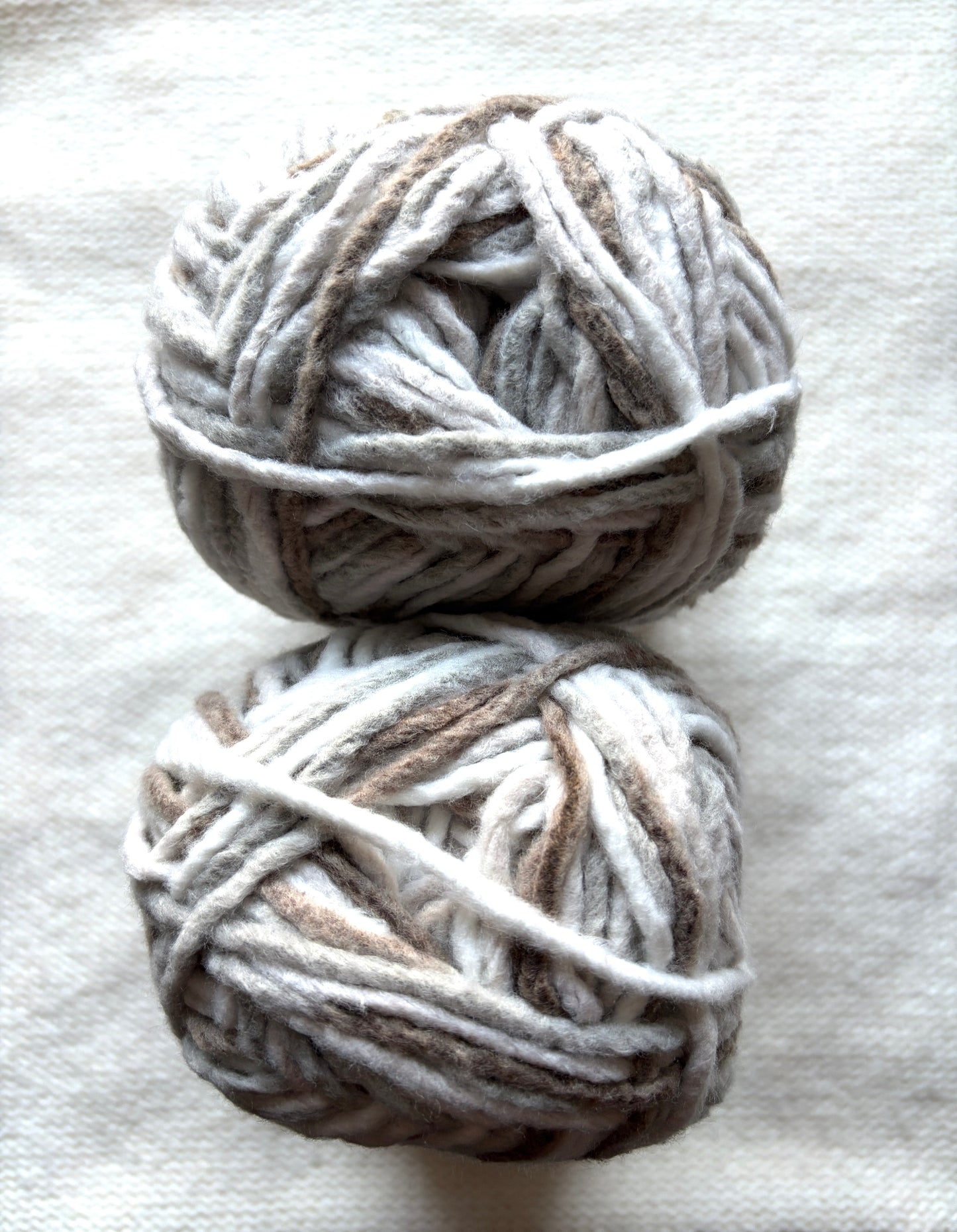2 Balls x 280g Bernat Forever Fleece Super Chunky Yarn : Latte