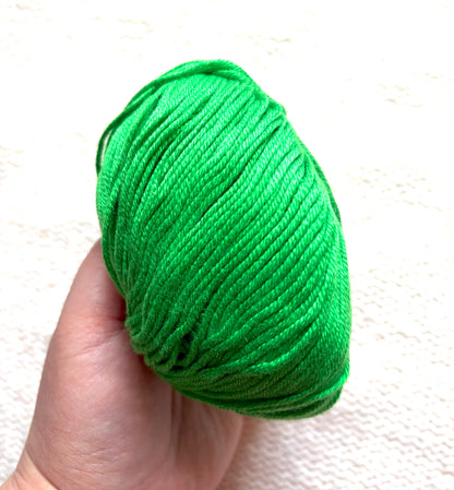 5 balls x 50g Cashmere Silk yarn : Cashmere + Silk + Bamboo fiber : 22 Kelly Green
