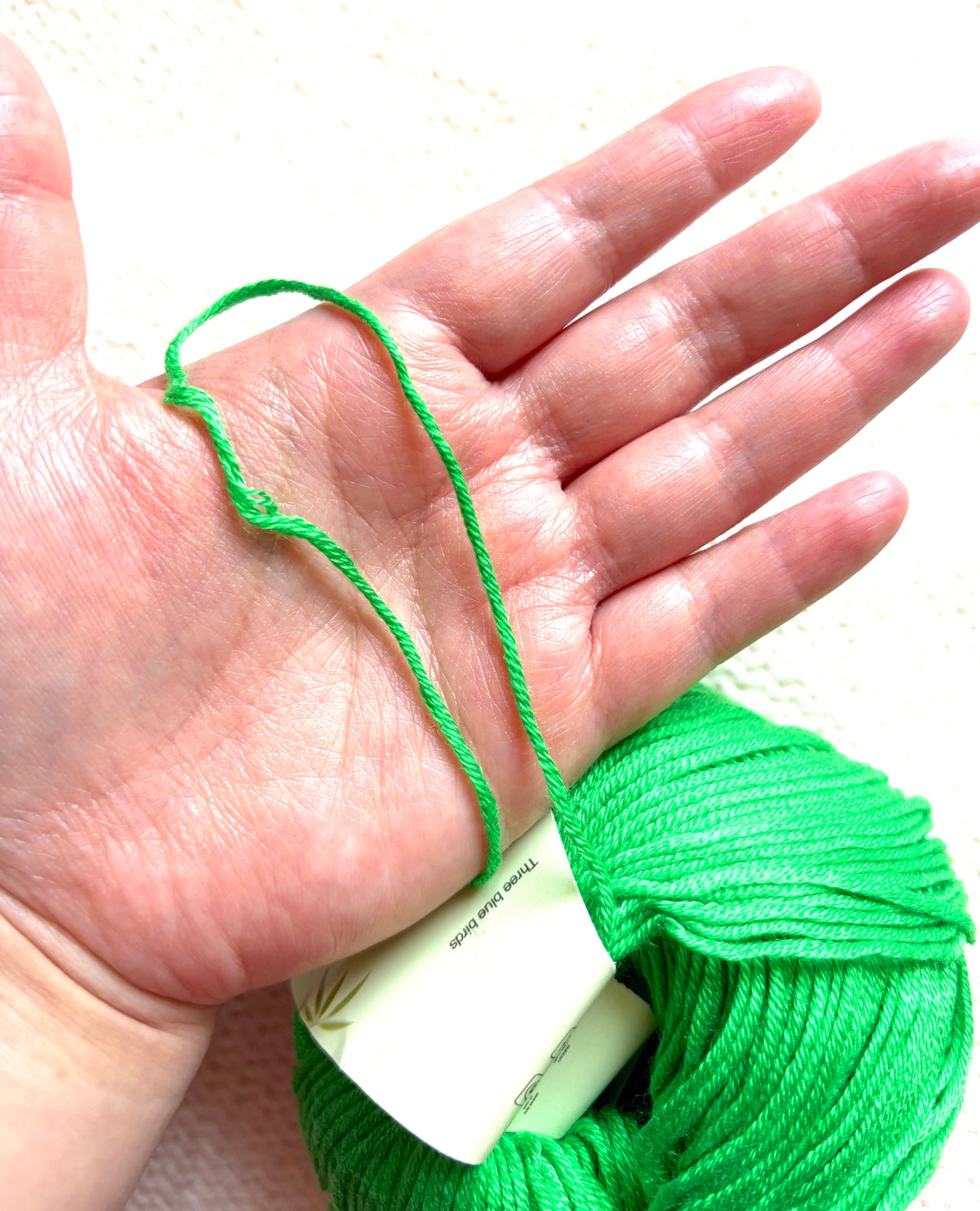 5 balls x 50g Cashmere Silk yarn : Cashmere + Silk + Bamboo fiber : 22 Kelly Green