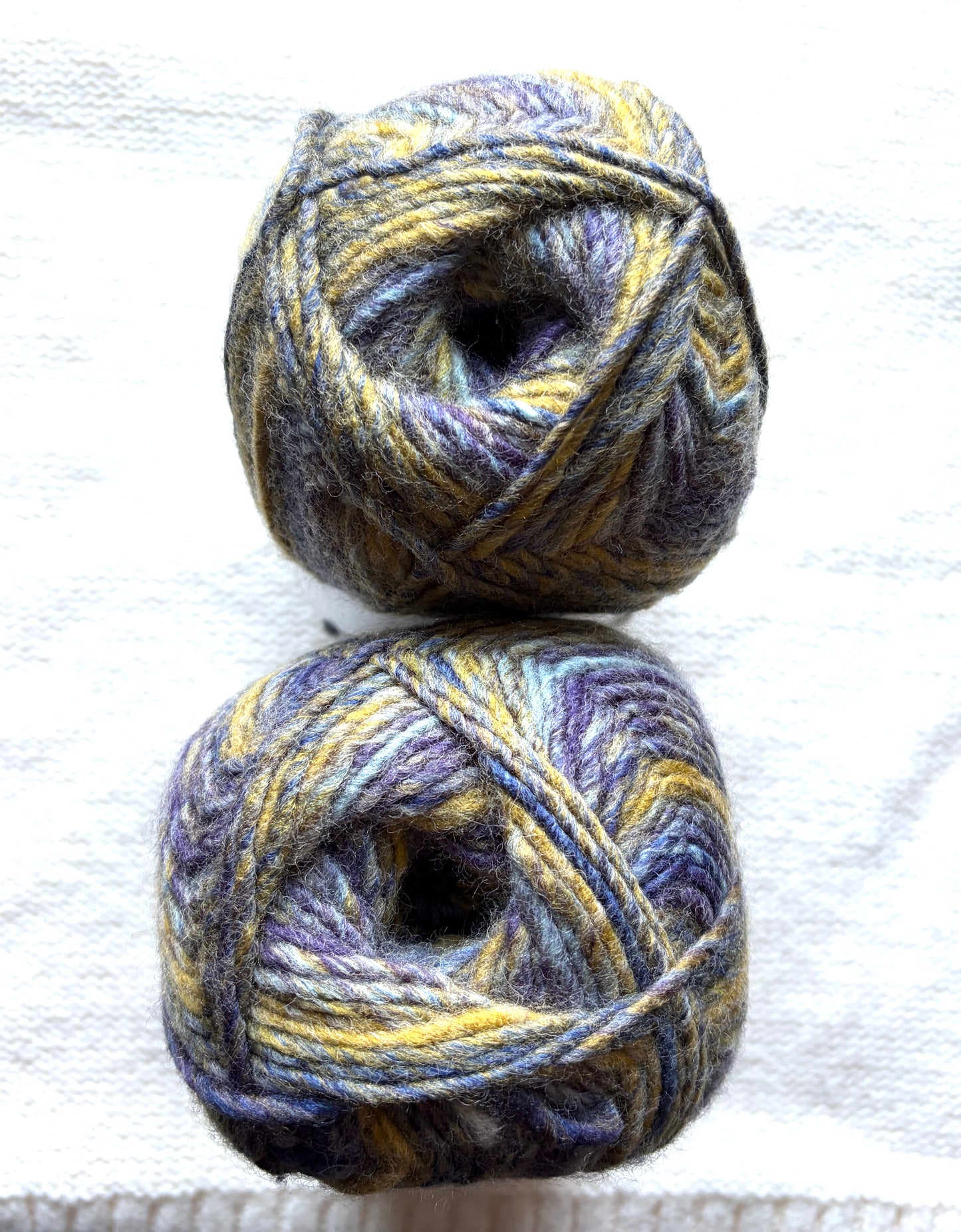 2 Balls x 225g Bernat Symphony Chunky Yarn Wool Blend : Royal