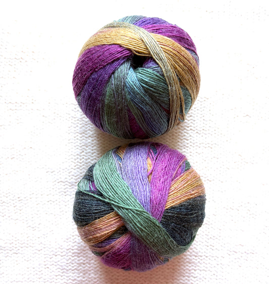 2 balls x 100g Gradient Wool Blend yarn : 70% Wool + Polyester : 25 Vintage Carousel