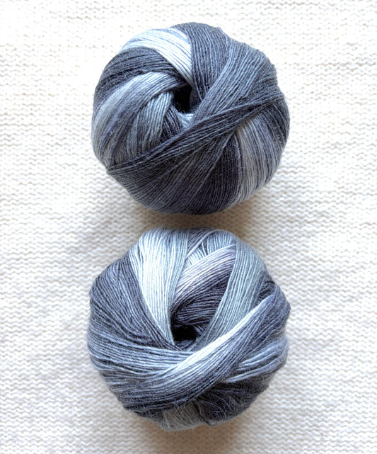 2 balls x 100g Gradient Wool Blend yarn : 70% Wool + Polyester : 12 Silver Lining