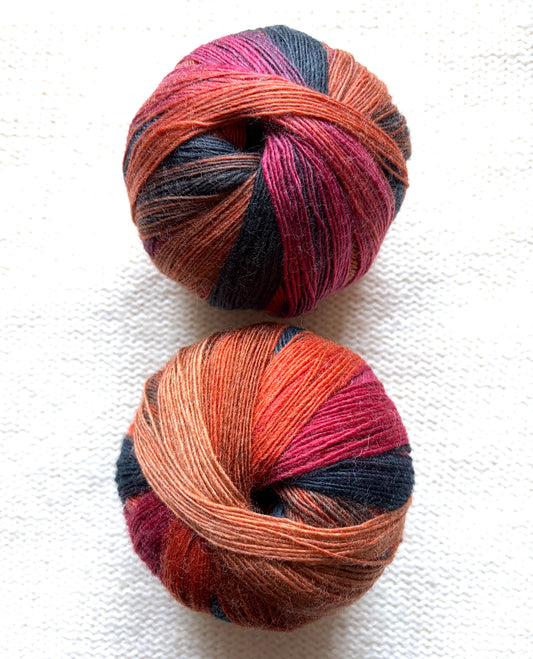 2 balls x 100g Gradient Wool Blend yarn : 70% Wool + Polyester : 13 Autumn Bonfire