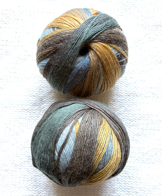 2 balls x 100g Gradient Wool Blend yarn : 70% Wool + Polyester : 04 Autumn Meadow