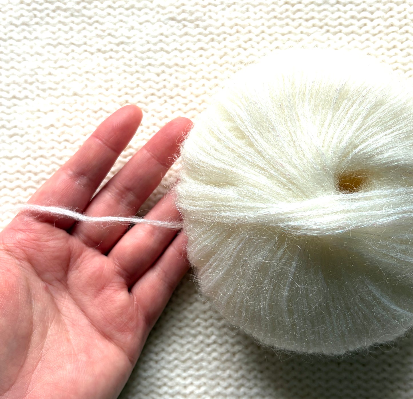 3 balls x 25g Glitter Mohair yarn : Mohair + Wool + Rayon : 01 Moonlight White