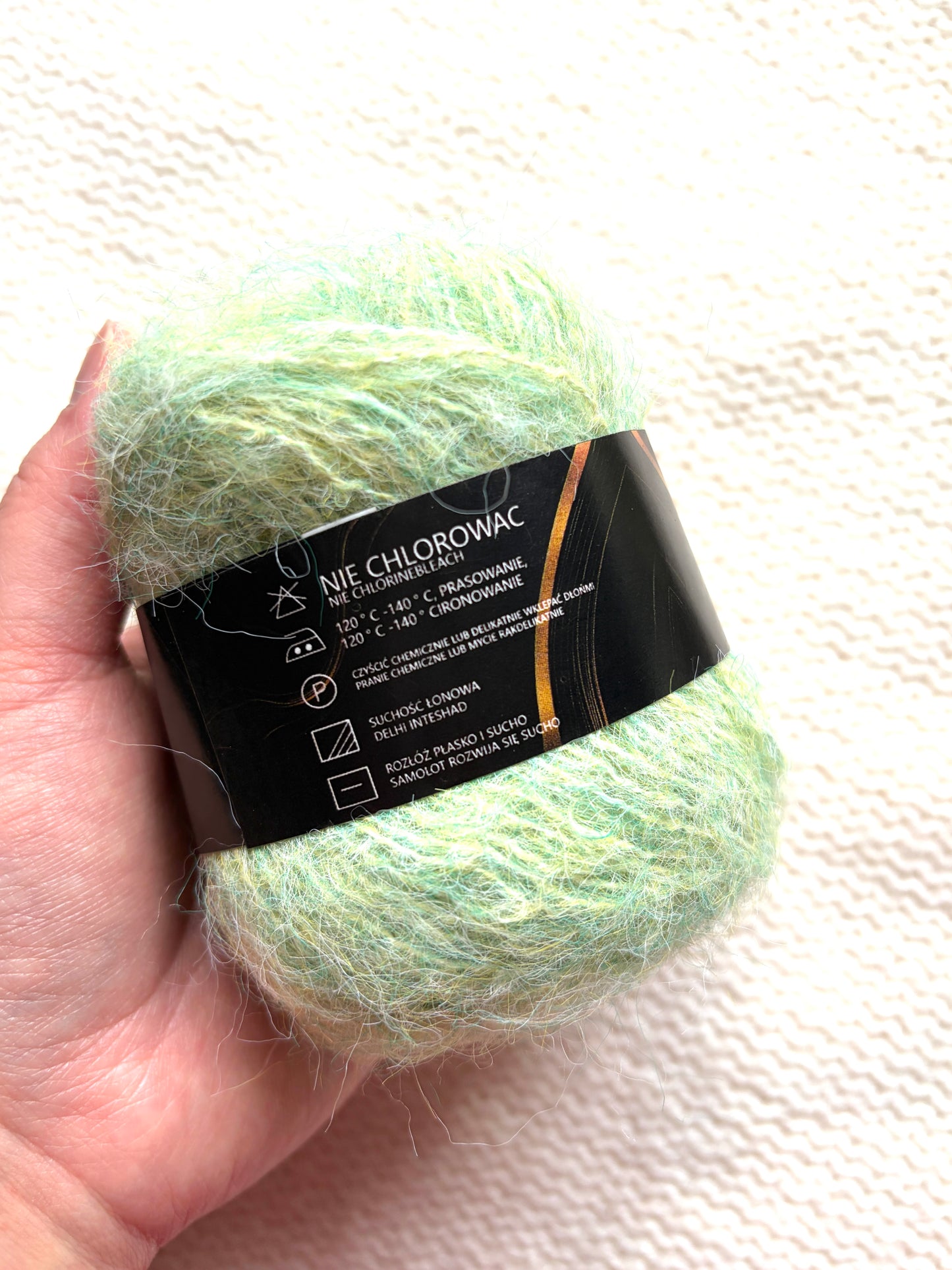 6 balls x 25g Mohair Alpaca yarn : Mohair + Alpaca + Acrylic : colour 10