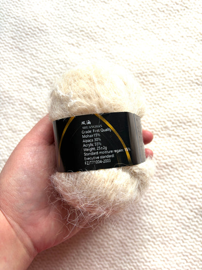 6 balls x 25g Mohair Alpaca yarn : Mohair + Alpaca + Acrylic : colour 20