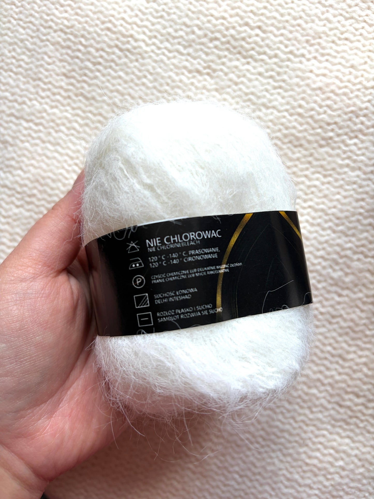 6 balls x 25g Mohair Alpaca yarn : Mohair + Alpaca + Acrylic : colour 18