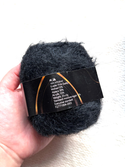 6 balls x 25g Mohair Alpaca yarn : Mohair + Alpaca + Acrylic : colour 17