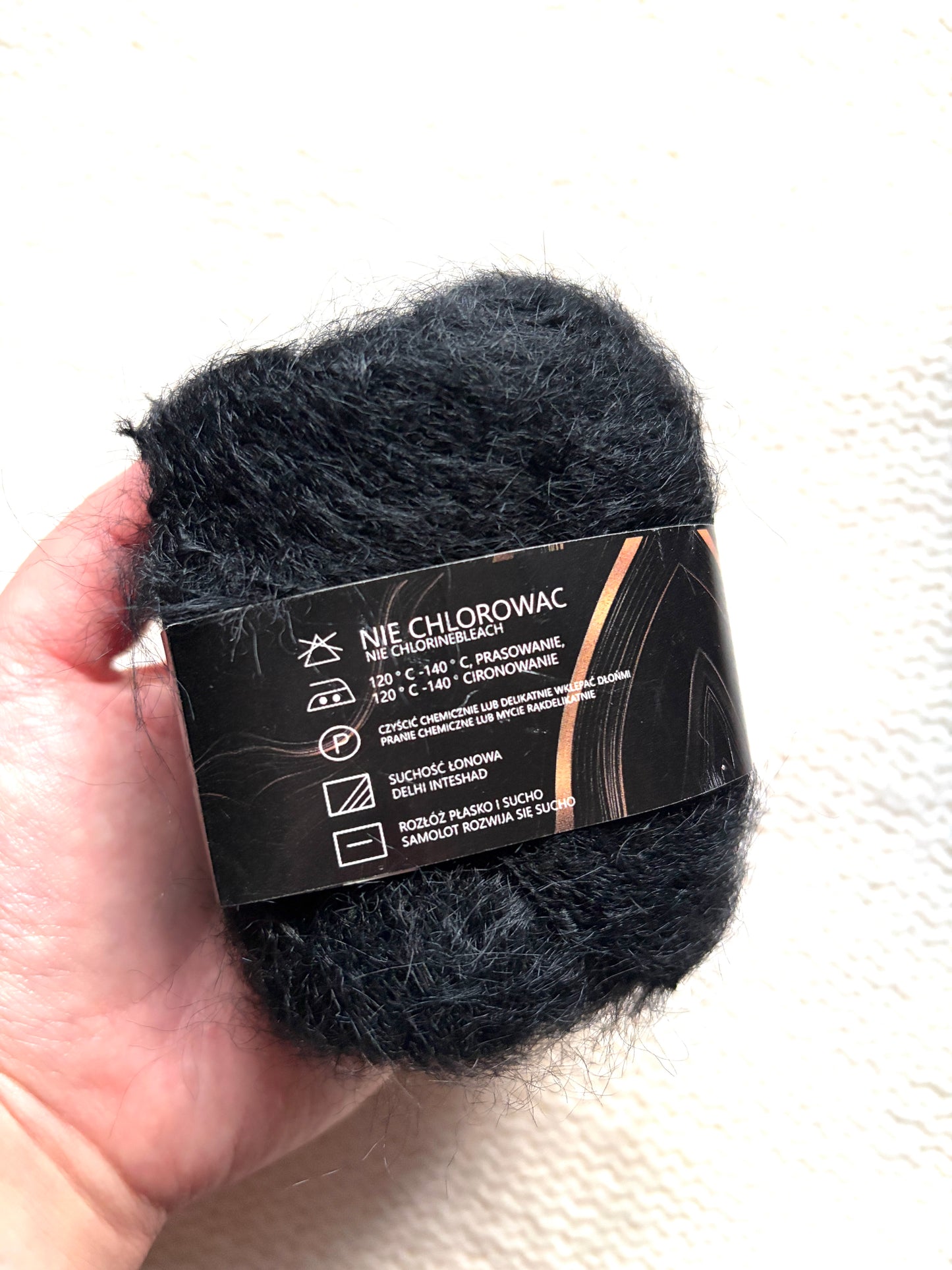6 balls x 25g Mohair Alpaca yarn : Mohair + Alpaca + Acrylic : colour 17