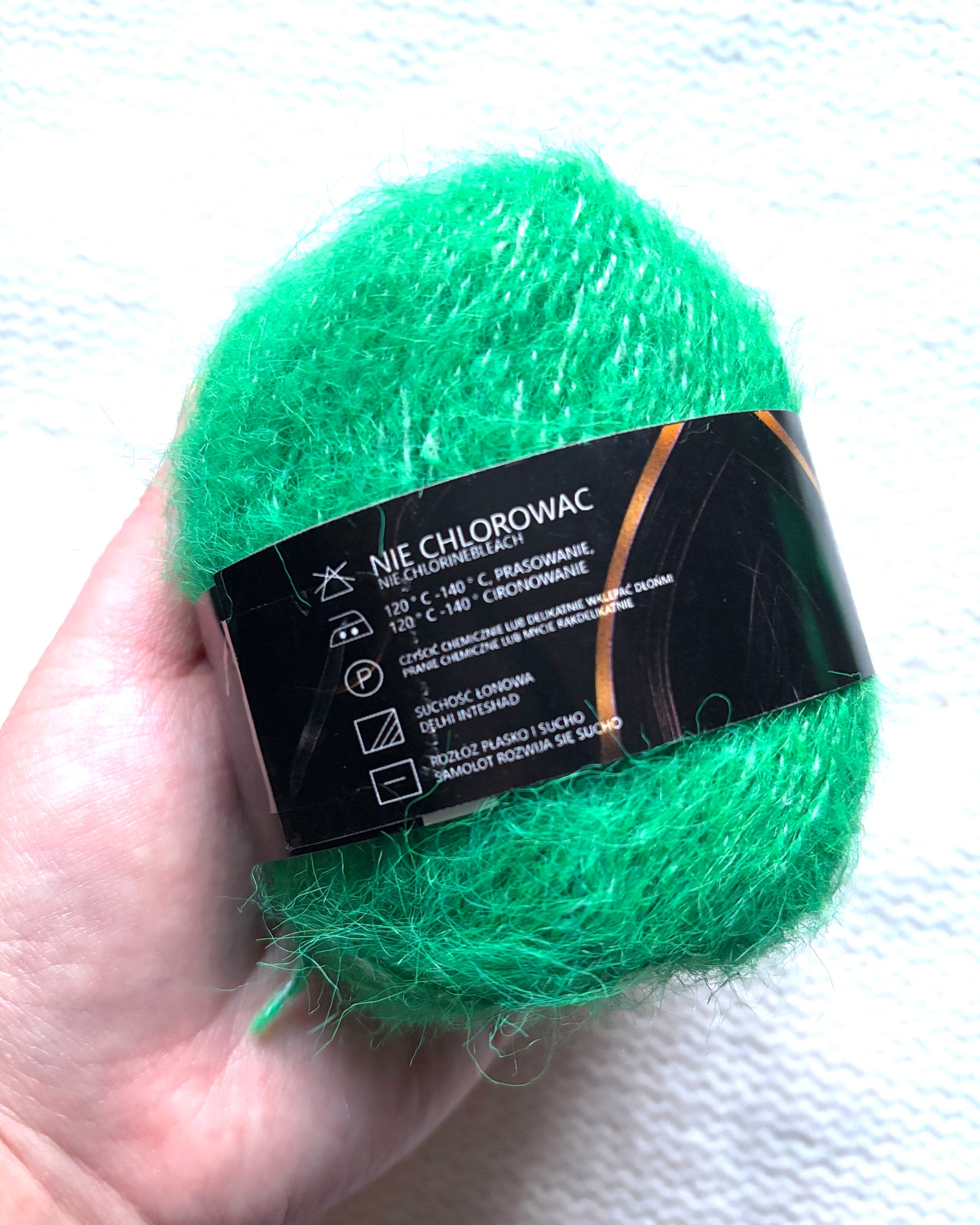 6 balls x 25g Mohair Alpaca yarn : Mohair + Alpaca + Acrylic : colour 25