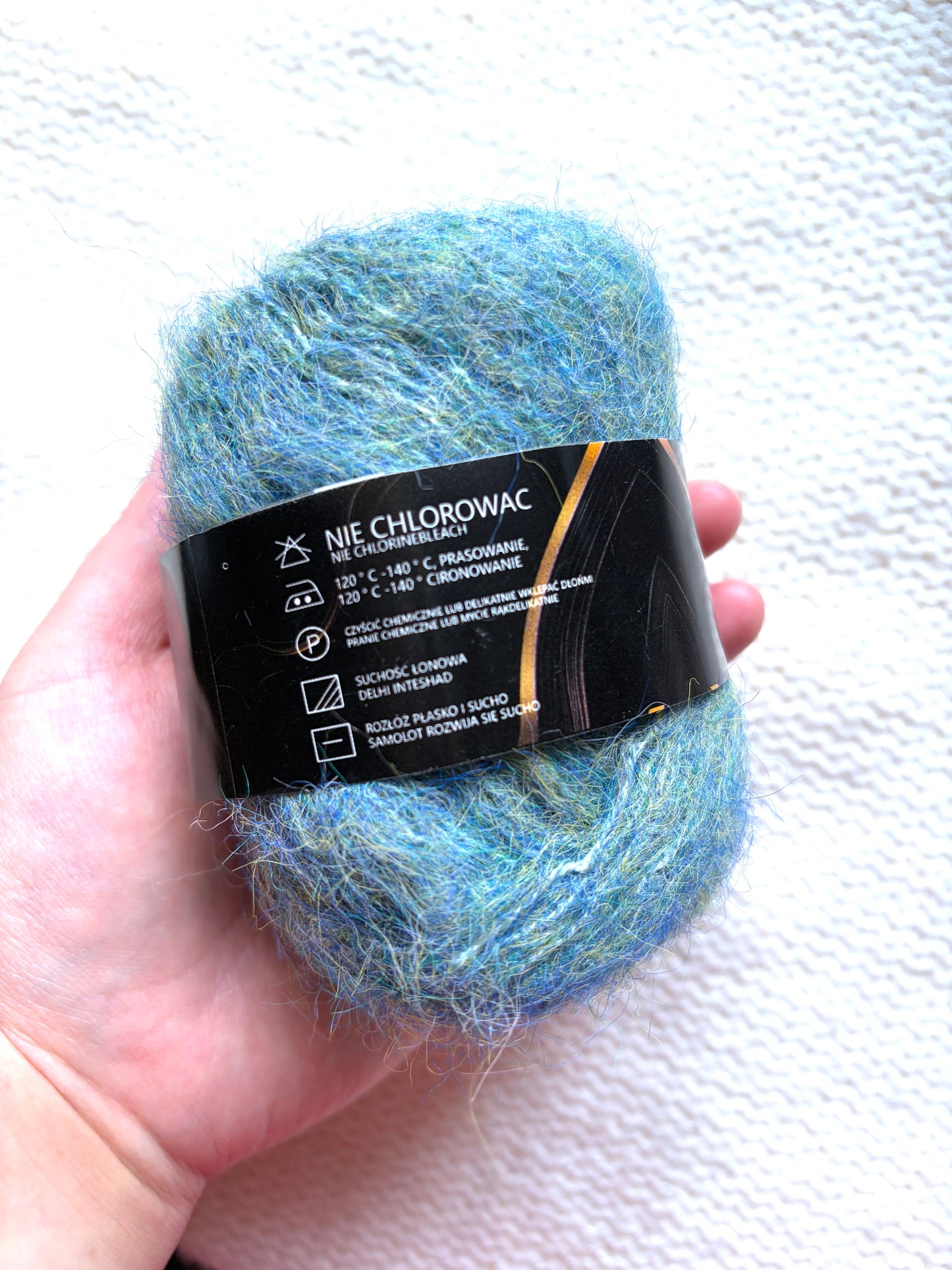6 balls x 25g Mohair Alpaca yarn : Mohair + Alpaca + Acrylic : colour 12
