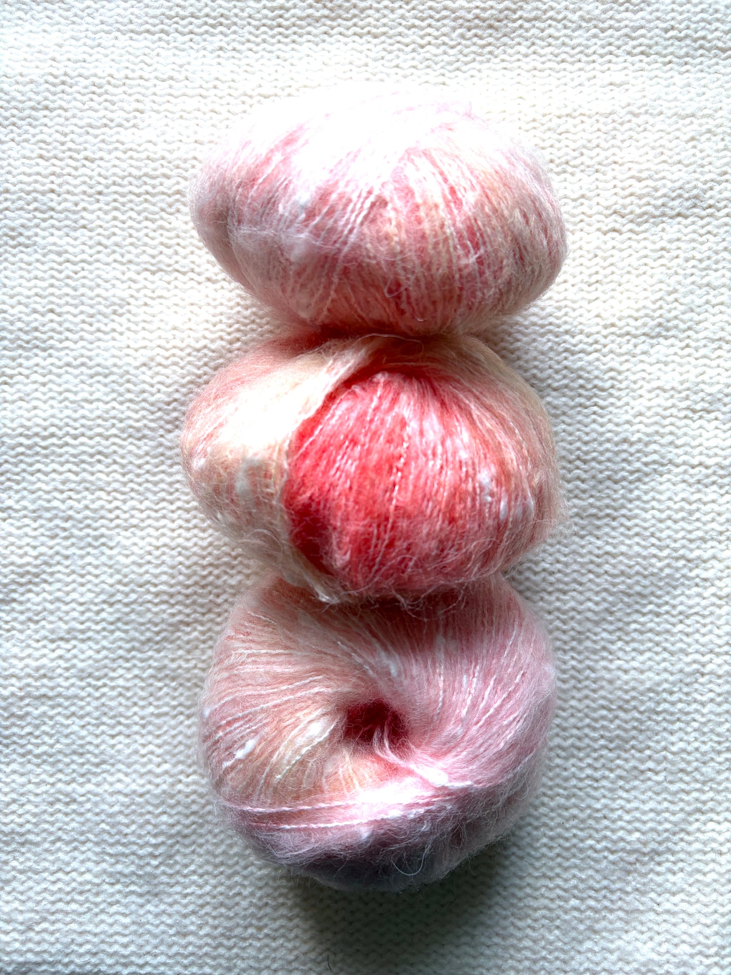 3 balls x 50g Mohair yarn : Gradient Pink  Multicolour : 01