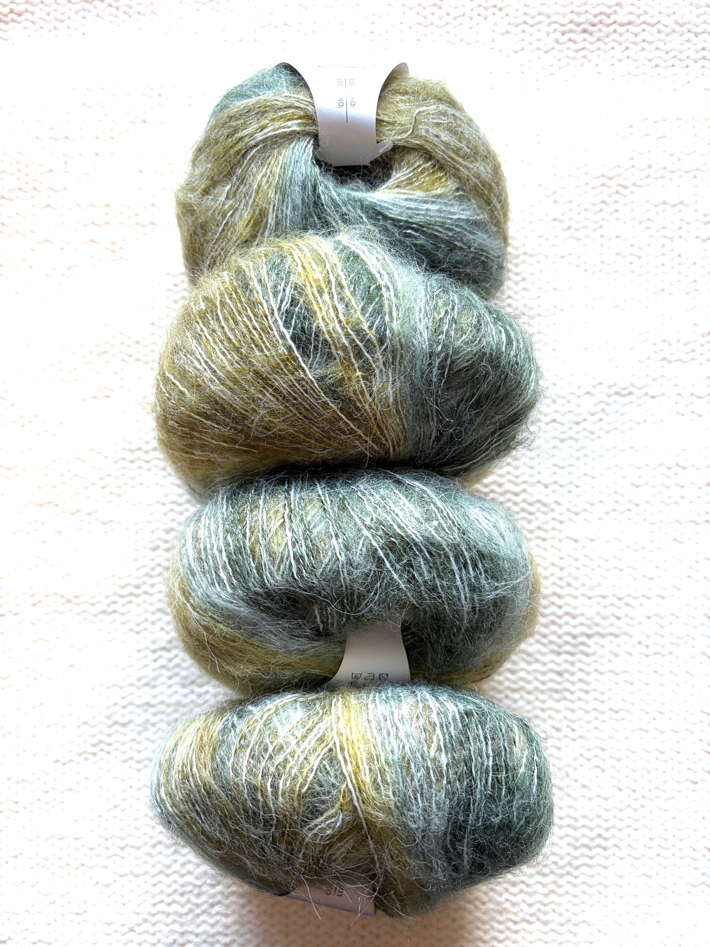 4 balls x 25g Cashmere Mohair yarn : Mohair + Wool + Cashmere + Nylon : Colour 25