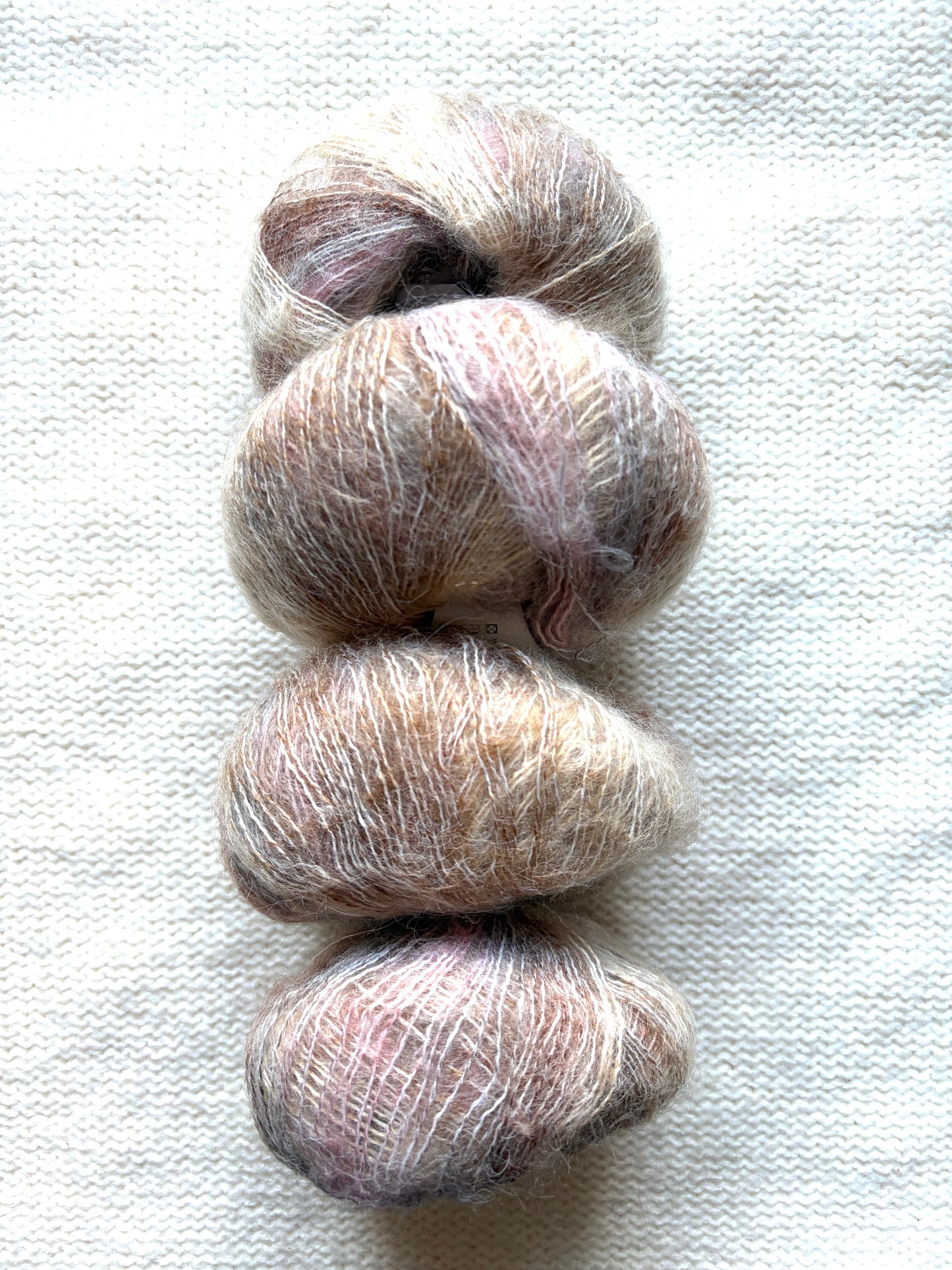 4 balls x 25g Cashmere Mohair yarn : Mohair + Wool + Cashmere + Nylon : Colour 01