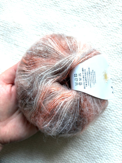 4 balls x 25g Cashmere Mohair yarn : Mohair + Wool + Cashmere + Nylon : Colour 18