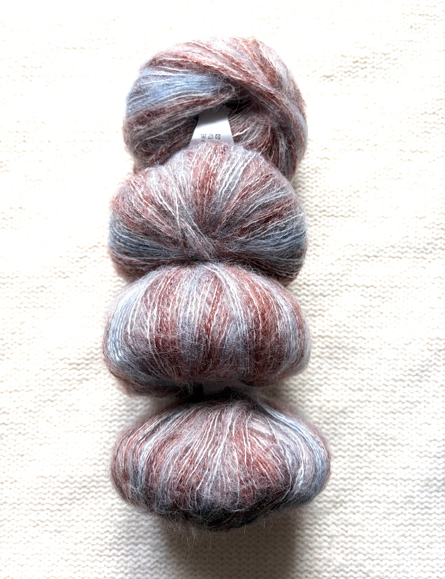 4 balls x 25g Cashmere Mohair yarn : Mohair + Wool + Cashmere + Nylon : Colour 23