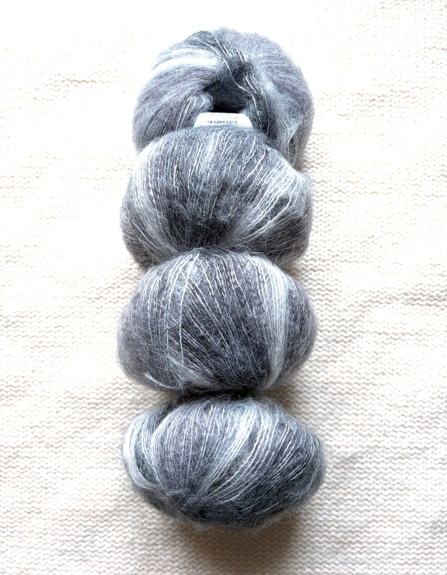 4 balls x 25g Cashmere Mohair yarn : Mohair + Wool + Cashmere + Nylon : Colour 09