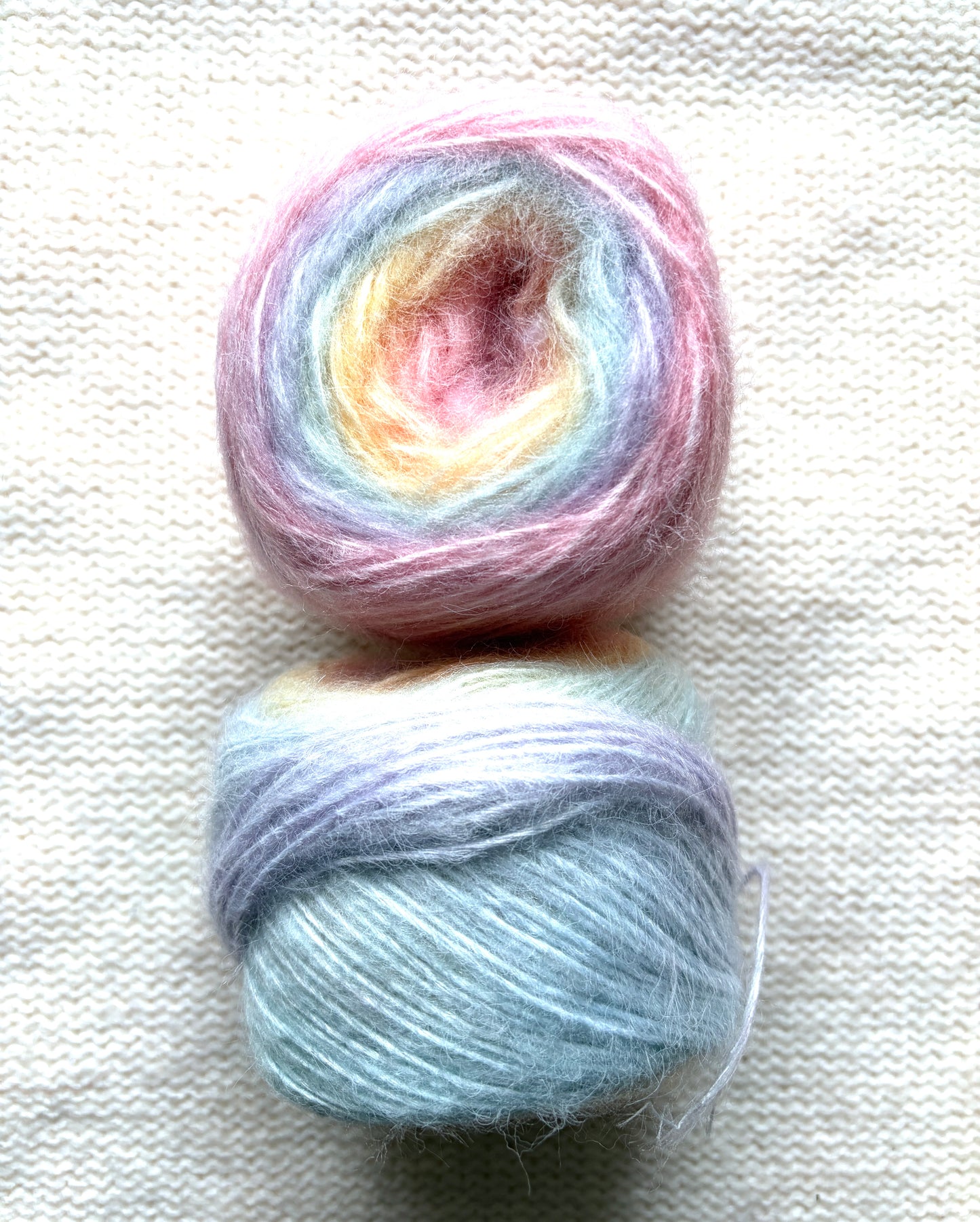 2 cakes x 50g Gradient Wool Blend Yarn : Colour 02 Pastel