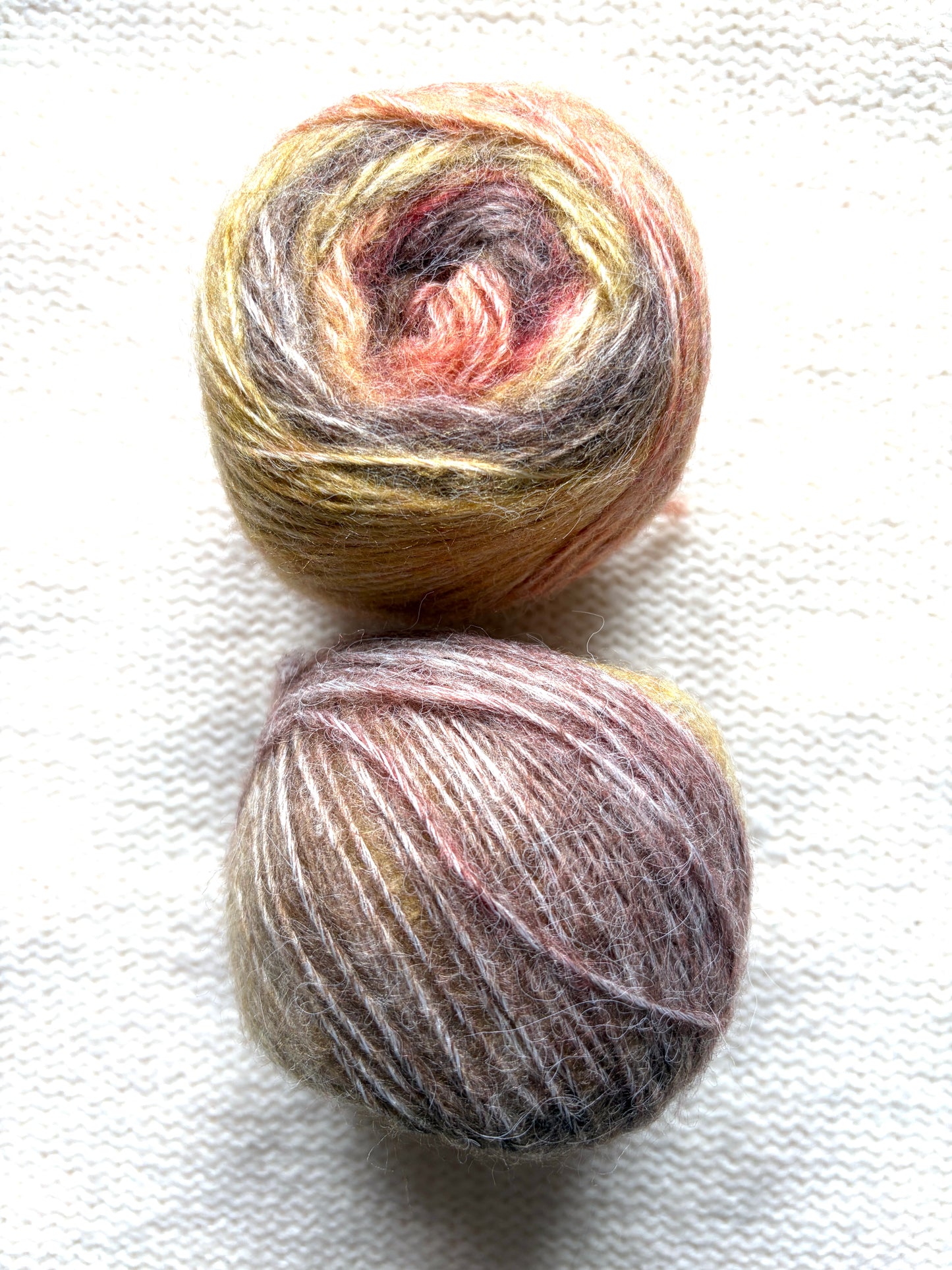 2 cakes x 50g Gradient Wool Blend Yarn : Colour 04 Authum