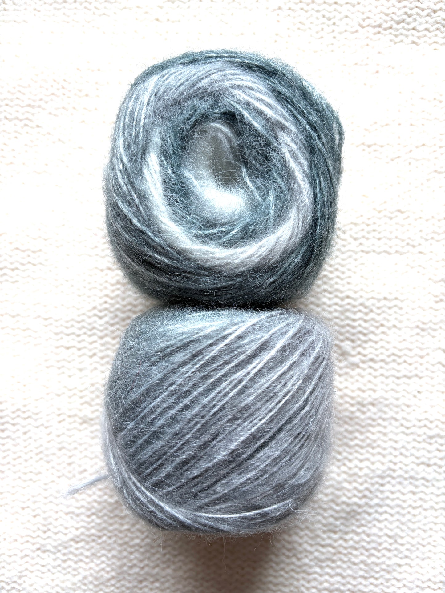 2 cakes x 50g Gradient Wool Blend Yarn : Colour 06 Grey