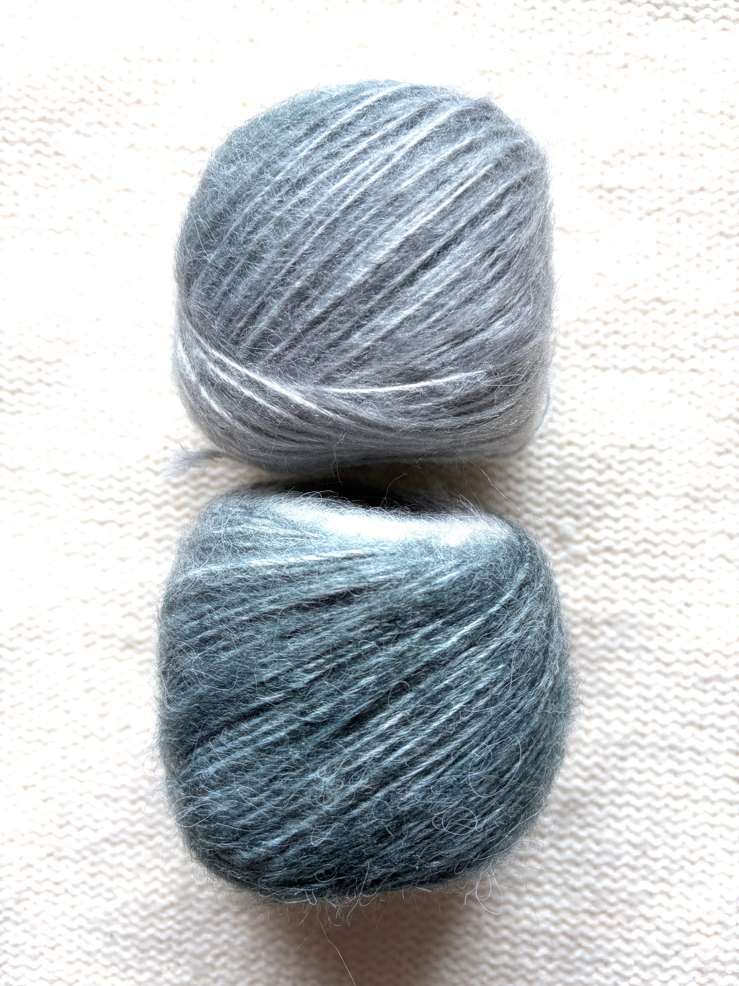 2 cakes x 50g Gradient Wool Blend Yarn : Colour 06 Grey