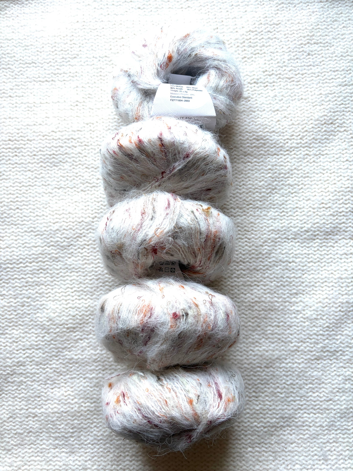 5 balls x 25g Mohair Wool yarn : Mohair + Wool + Acrylic + Polyester : 01 White