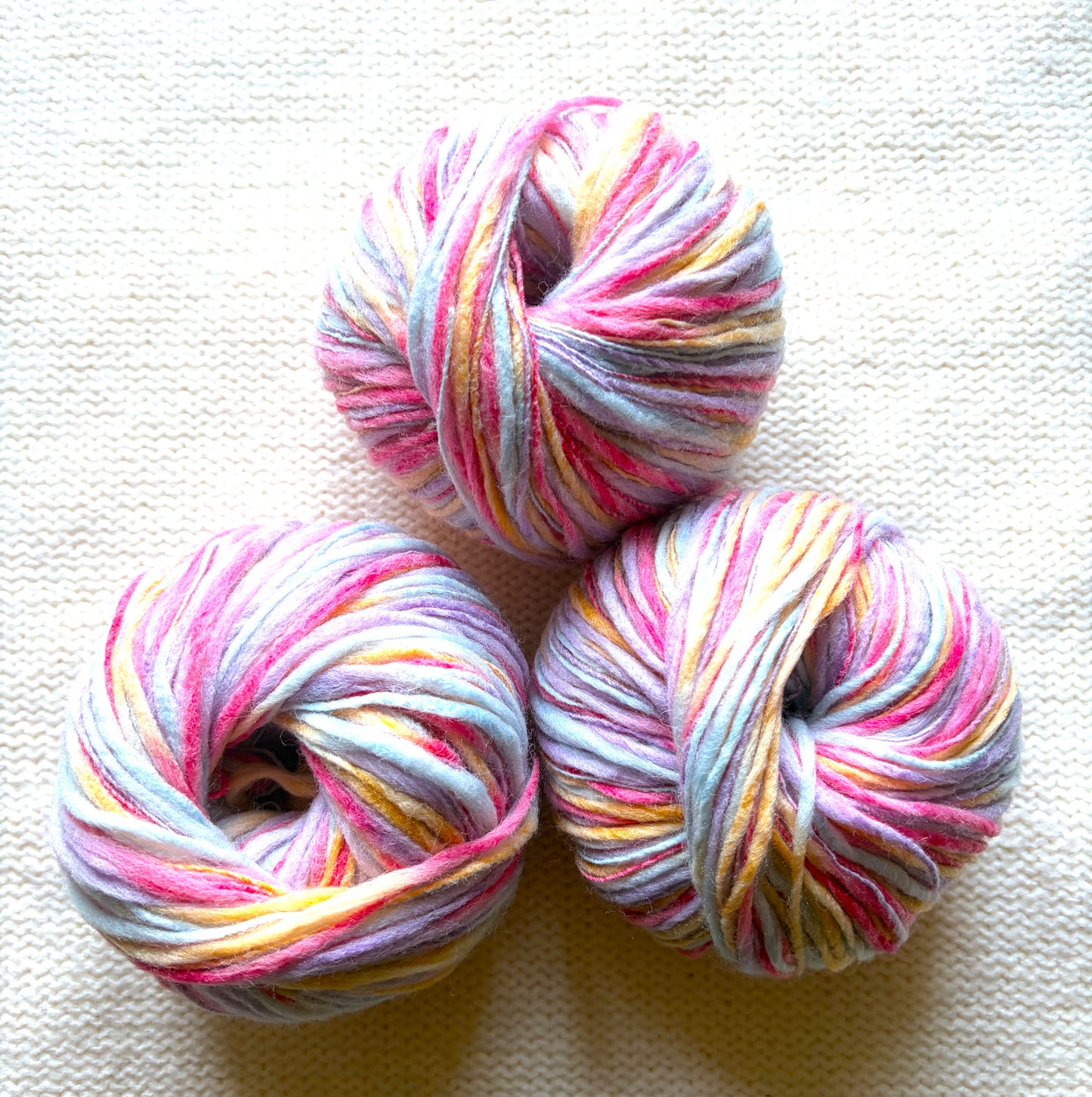 3 balls x 50g Australian Wool Blend Uneven / Slub yarn : Colour 06