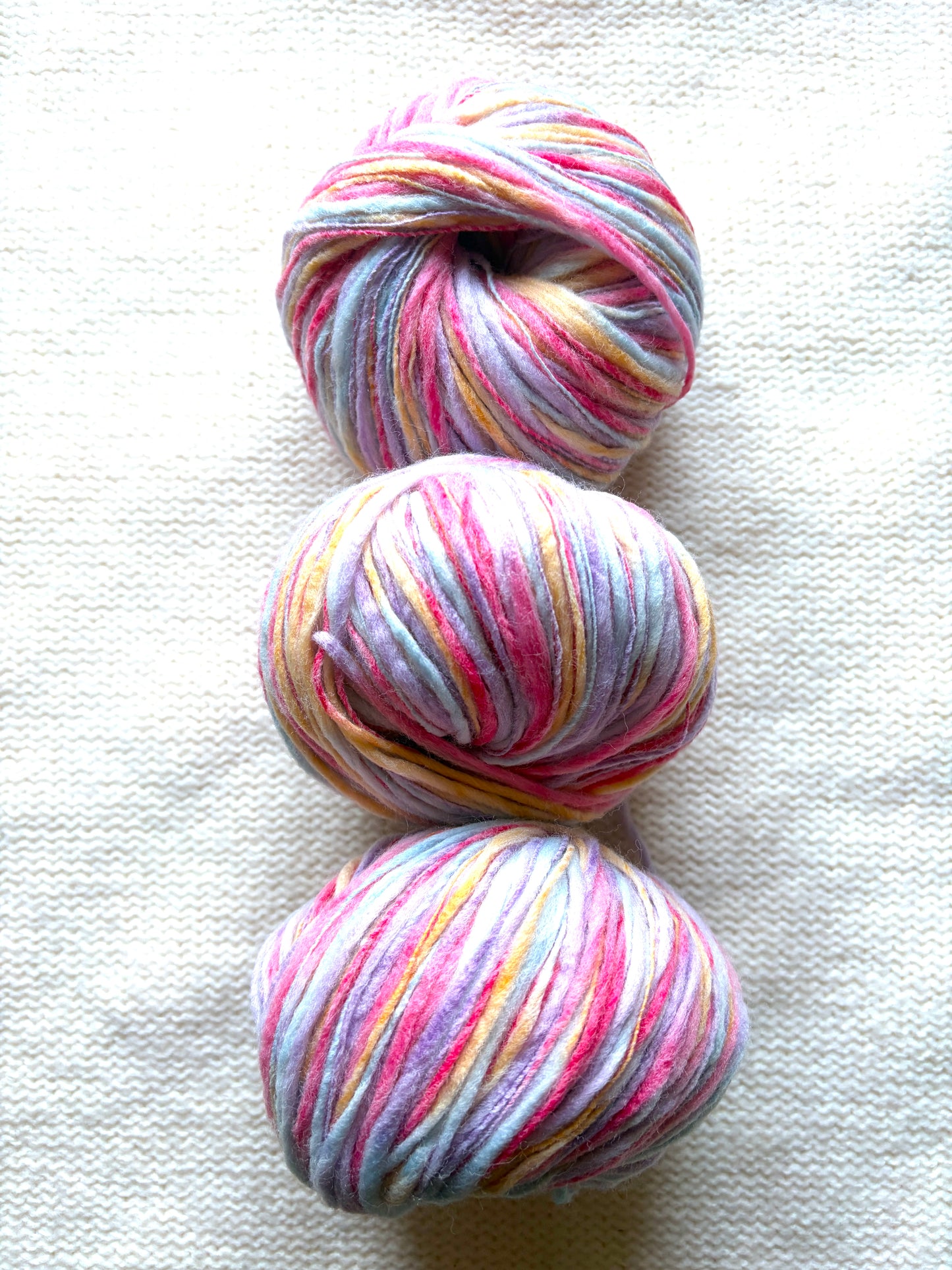 3 balls x 50g Australian Wool Blend Uneven / Slub yarn : Colour 06