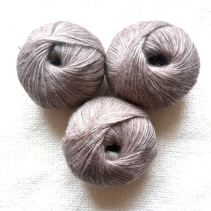 3 balls x 50g 90% Cashmere yarn : Cashmere + Bamboo fiber : 06 Cocoa Brown