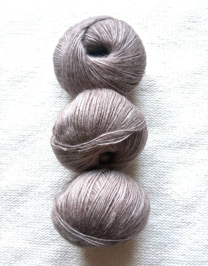 3 balls x 50g 90% Cashmere yarn : Cashmere + Bamboo fiber : 06 Cocoa Brown