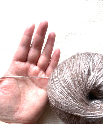 3 balls x 50g 90% Cashmere yarn : Cashmere + Bamboo fiber : 06 Cocoa Brown