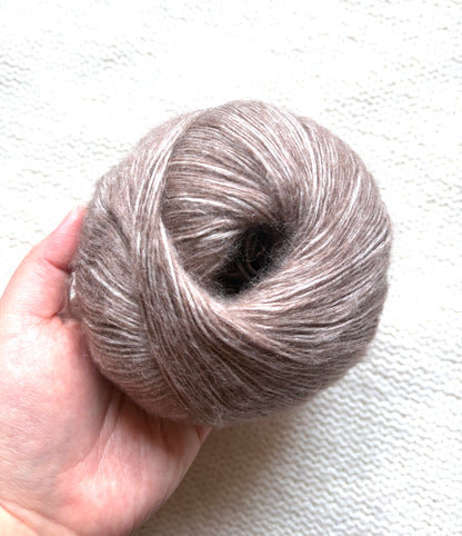 3 balls x 50g 90% Cashmere yarn : Cashmere + Bamboo fiber : 06 Cocoa Brown