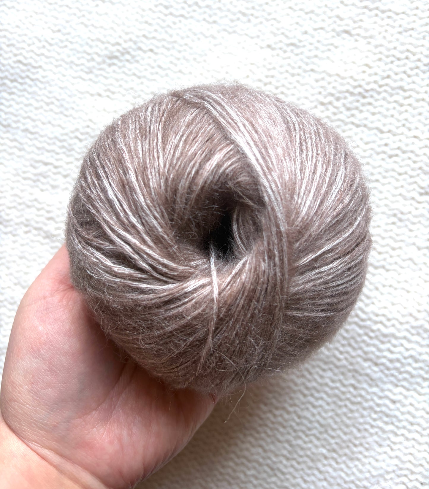 3 balls x 50g 90% Cashmere yarn : Cashmere + Bamboo fiber : 06 Cocoa Brown