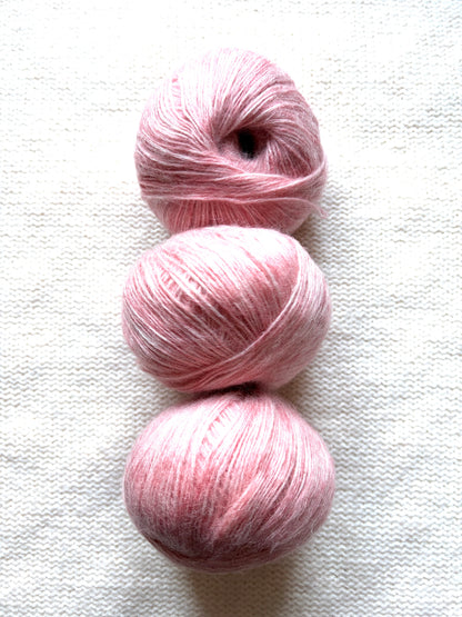 3 balls x 50g 90% Cashmere yarn : Cashmere + Bamboo fiber : 07 Rose Pink