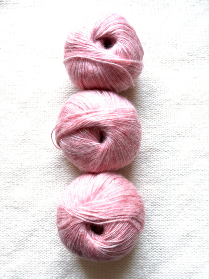 3 balls x 50g 90% Cashmere yarn : Cashmere + Bamboo fiber : 07 Rose Pink
