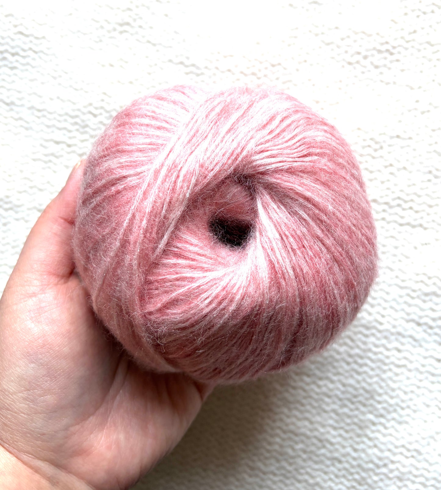 3 balls x 50g 90% Cashmere yarn : Cashmere + Bamboo fiber : 07 Rose Pink