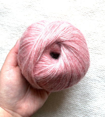 3 balls x 50g 90% Cashmere yarn : Cashmere + Bamboo fiber : 07 Rose Pink