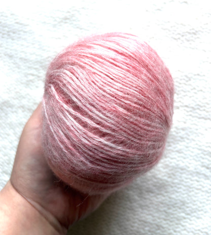 3 balls x 50g 90% Cashmere yarn : Cashmere + Bamboo fiber : 07 Rose Pink